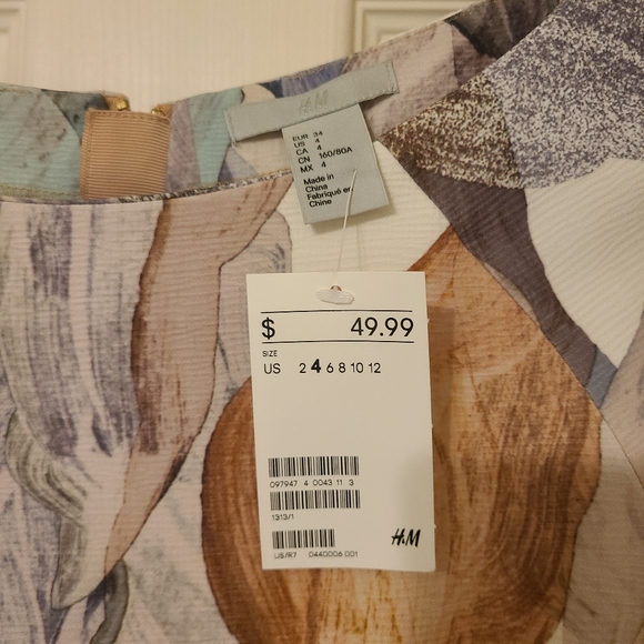 Colorful Patterned Fitted Dress - Picture 9 of 15